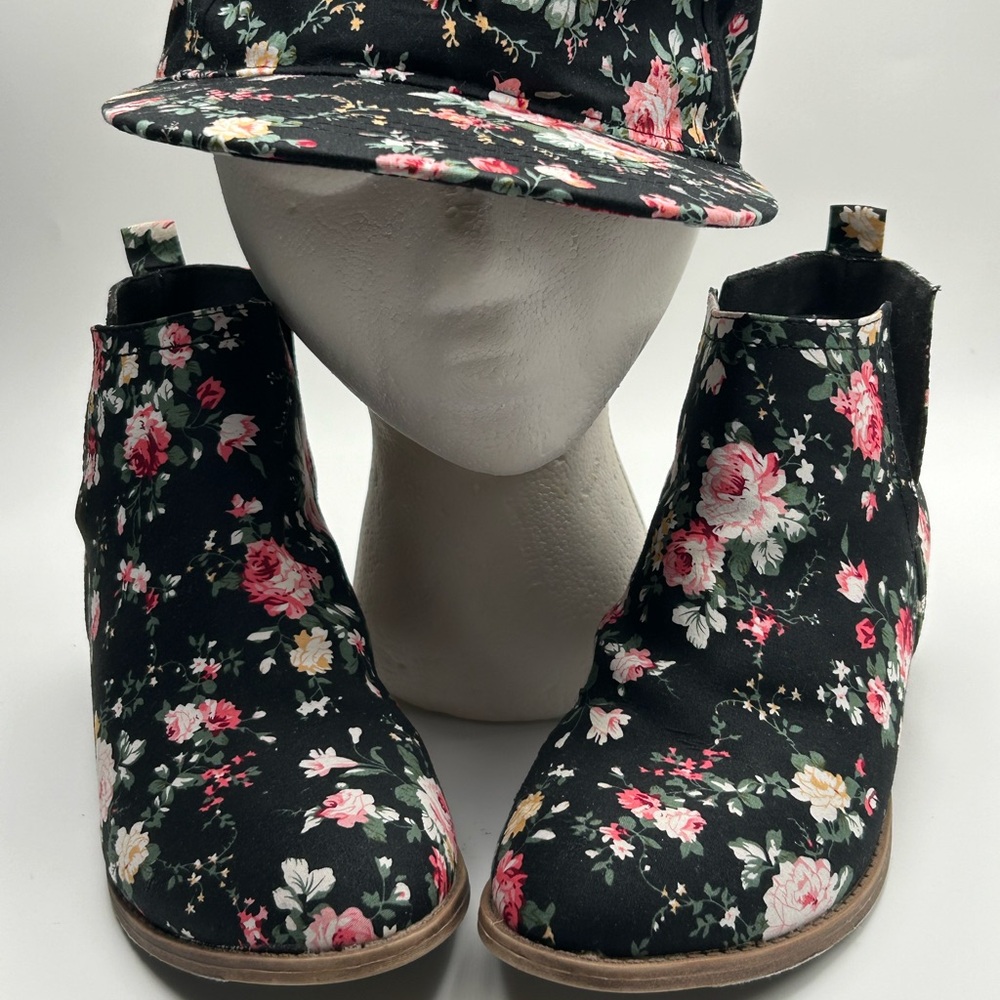 TG Floral Booties With Adjustable Hat Size 8